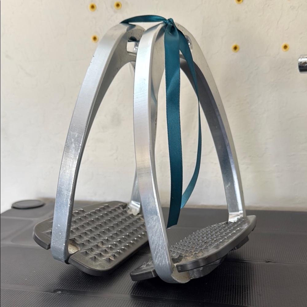 Stubben Maxi Grip Stirrup Irons